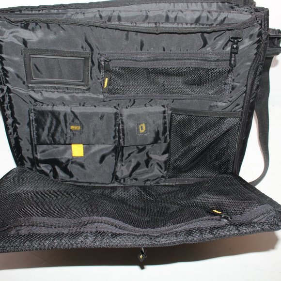 Targus Multi-Compartment Padded Laptop Briefcase - Picture 3 of 7